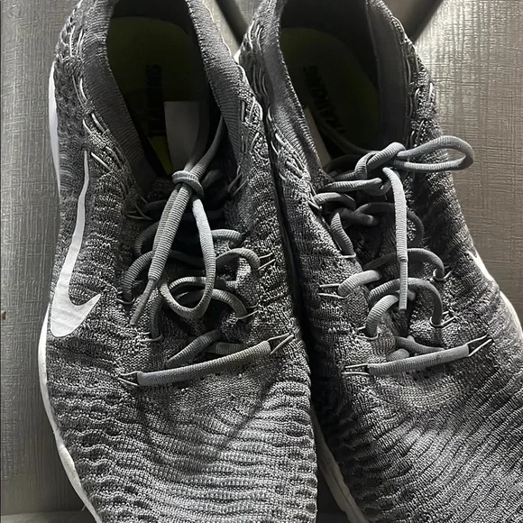 Nike Men's Gray Running Shoes - Picture 8 of 8